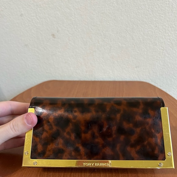 Tory Burch Sunglass Case Magnetic Leopard Animal Tortoise Print Glasses Holder - Picture 2 of 8